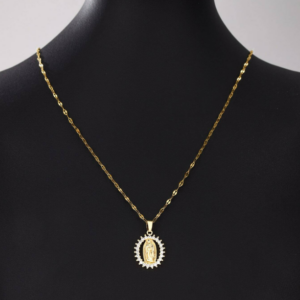 Naszyjnik z wizerunkiem Maryi Świętej.