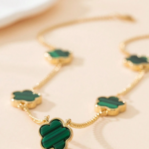 Naszyjnik szczęścia- czterolistna koniczynka.