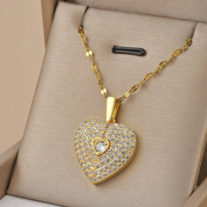Pozłacany naszyjnik „Otwarte serce”.