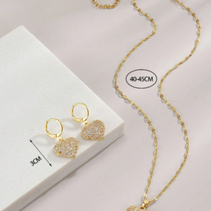 Pozłacany zestaw: naszyjnik z kolczykami w kształcie serca, z kryształkami.